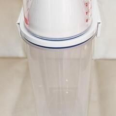 【NITORI】米びつ2kg【計量カップ付】の画像