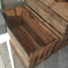 昔の木製りんご箱 5個 の画像