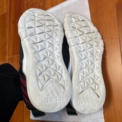 【美品】adidas スニーカー 黒×赤ライン 20cm の画像