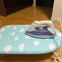 値下げしました✨アイロンと台セットの画像