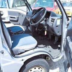車検2年付きのコミコミです。走りの5速MT、快適エアコンとパワステ装備。ルーフキャリアも付いています。オートオークションで4点のお車です、スバル製EN07リアはマイルドで静かで高回転までストレスなく回り4気筒の独特の低サウンドのエンジン音が魅力的ですの画像