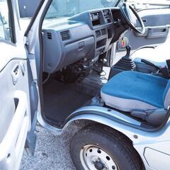 車検2年付きのコミコミです。走りの5速MT、快適エアコンとパワステ装備。ルーフキャリアも付いています。オートオークションで4点のお車です、スバル製EN07リアはマイルドで静かで高回転までストレスなく回り4気筒の独特の低サウンドのエンジン音が魅力的ですの画像