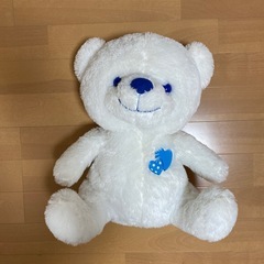 白クマのぬいぐるみ