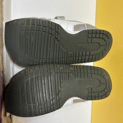 ジュニアシューズ プーマ 16cm
の画像