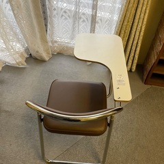 多目的チェア・テーブル付きチェアの画像