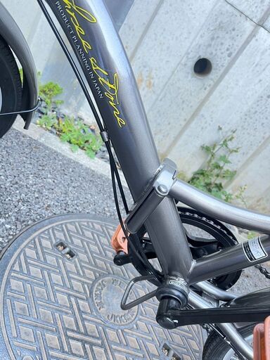 【ほぼ新品】THREE STONE 折りたたみ自転車 自転車 20インチ P-008 ガンメタリック シマノ6段変速 カゴ ライト ワ