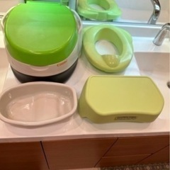 コンビ おまる 幼児トイレ 補助便座　緑の画像
