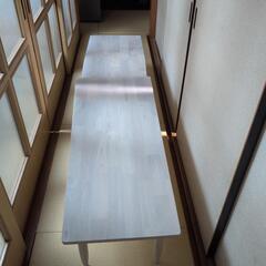 伸ばせるテーブルの画像
