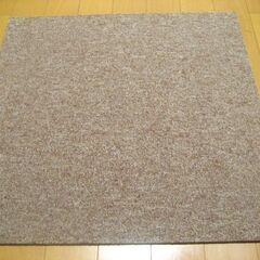 日本製タイルカーペット厚み6.5㎜・1枚２００円・在庫１４３枚（...