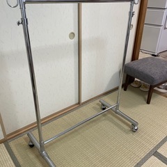 ハンガーラックの画像