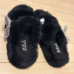 美品！室外オッケー！ふんわり毛羽ファッションサンダル使用感薄の画像