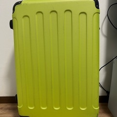 大型スーツケース　破損あり