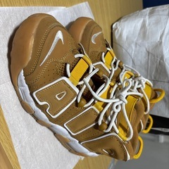 NIKE エアモアアップテンポ
