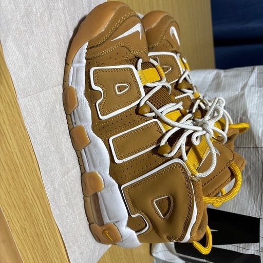 NIKE エアモアアップテンポ
