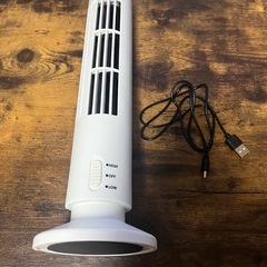 【未使用】スリムタワーファン　白　卓上扇風機の画像