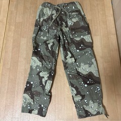 迷彩カーゴパンツの画像