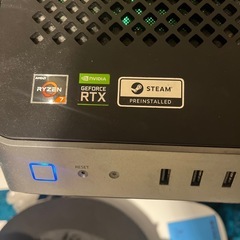 ゲームミングパソコンと周辺機器の画像