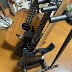 【500円】ギタースタンド（4本用・エレキ/アコギ対応・自取）