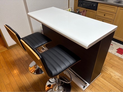 （決まりました）カウンターテーブル兼食器棚