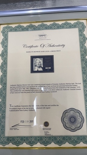 マリリンモンローの髪の毛と鑑定書　購入後はオークション、転売OKです。