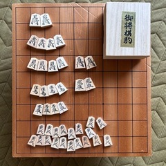 【値下げしました】将棋盤(脚付)　松寿　駒付き　ヘソ有り 中古の画像