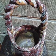 大きめの焼き物の花入れ／花瓶　の画像