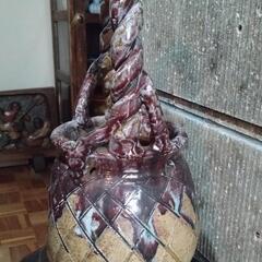 大きめの焼き物の花入れ／花瓶　の画像