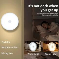 ほぼ新品　調光機能付に進化　人感センサー充電式LEDライト　おすすめ