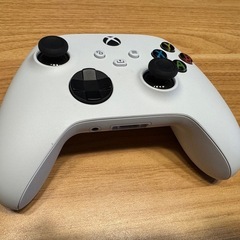 Xbox Series S 512GB 本体とコントローラーの画像