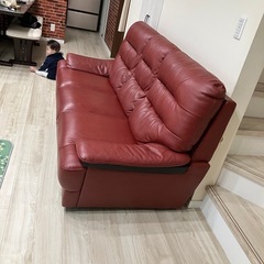 ３人掛けソファ　赤系の画像