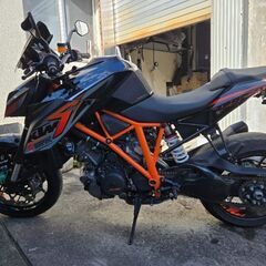 KTM1290 super Duke rの画像