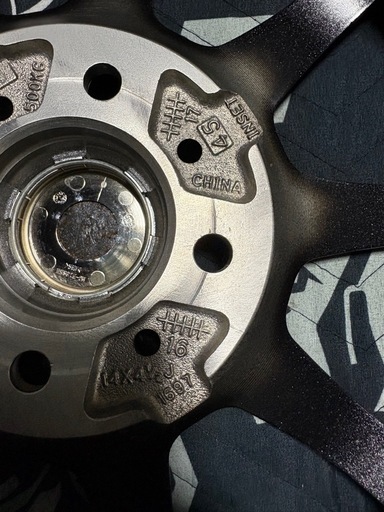 「商談中」㉜155/65R14新品タイヤ4本と中古美品ホイールとナット付き