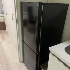 椅子と冷蔵庫
の画像