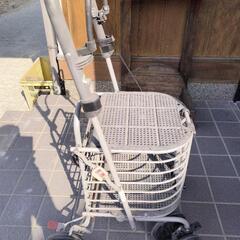 【引き取りありがとうございました】高齢者用？　手押し車　