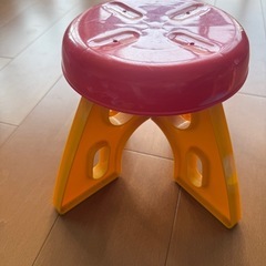 おもちゃ+椅子の画像