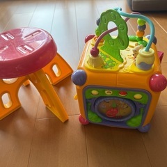おもちゃ+椅子の画像