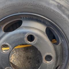 貨物車用、中古夏冬ホイール付きタイヤ