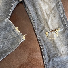 Wrangler レディースダメージジーンズの画像