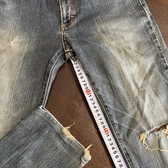 Wrangler レディースダメージジーンズの画像