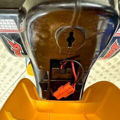 トイザらス 電動バイク AVIGO 乗用玩具の画像