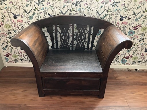 Wooden chair made in Baliインドネシアバリ島の木製スツール Wooden chair made in Baliインドネシアバリ島の木製スツール