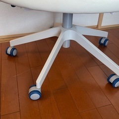 IKEAイケアゲーミングチェアの画像