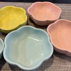 パステルカラーの小皿の画像