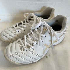 アシックス　サッカーシューズ21.5