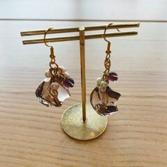 ［HAND MADE］アシンメトリー で 大人色 の 上品な ピアスの画像