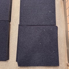 タイルカーペット50x50  47枚　中古の画像