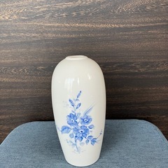 白磁の花瓶　新品の画像