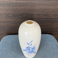 白磁の花瓶　新品の画像