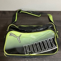 PUMA エナメルバッグ