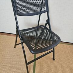 [取引中] 通気性の良いプラスチック製の折りたたみ椅子、2脚セット